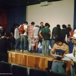 Nuestra tercera participación, UAM- Xochimilco., en Marzo del 2013. Como de costumbre, terminando la conferencia, los alumnos nos abordaron para seguir con sus preguntas y ver más de cerca nuestros portafolios.