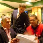 Aquí estamos con el gran actor Héctor Suárez, ya que nos pidió que realizaramos un proyecto para él. Tuvimos muchas citas de trabajo en diversos lugares.